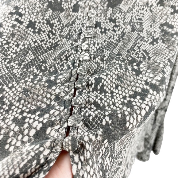 Free People Muse Snakeskin Python Button Front Long Sleeve Top Peasant Small - Picture 9 of 15